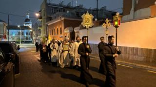 В праздник Христова Воскресения епископ Ремезиянский Стефан возглавил торжественное богослужение на Сербском Подворье в Москве