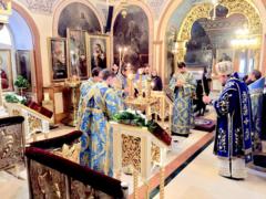 В канун Субботы Акафиста епископ Антоний совершил утреню в храме святых апостолов Петра и Павла в Москве