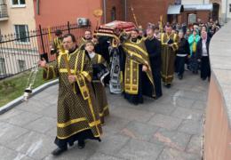 В канун Великой субботы епископ Антоний совершил Утреню с чином погребения Плащаницы Господа Иисуса Христа на Сербском подворье в Москве